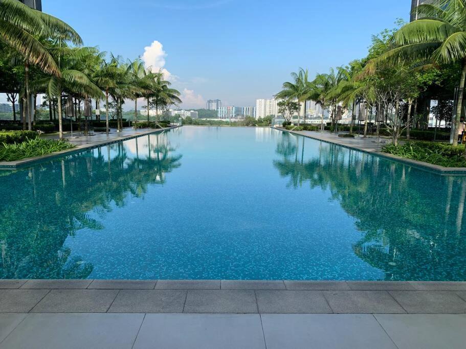 Stylish Romantic Couples Getaway - Netflix&Relax 7 Cyberjaya Luaran gambar