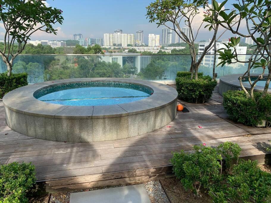 Stylish Romantic Couples Getaway - Netflix&Relax 7 Cyberjaya Luaran gambar