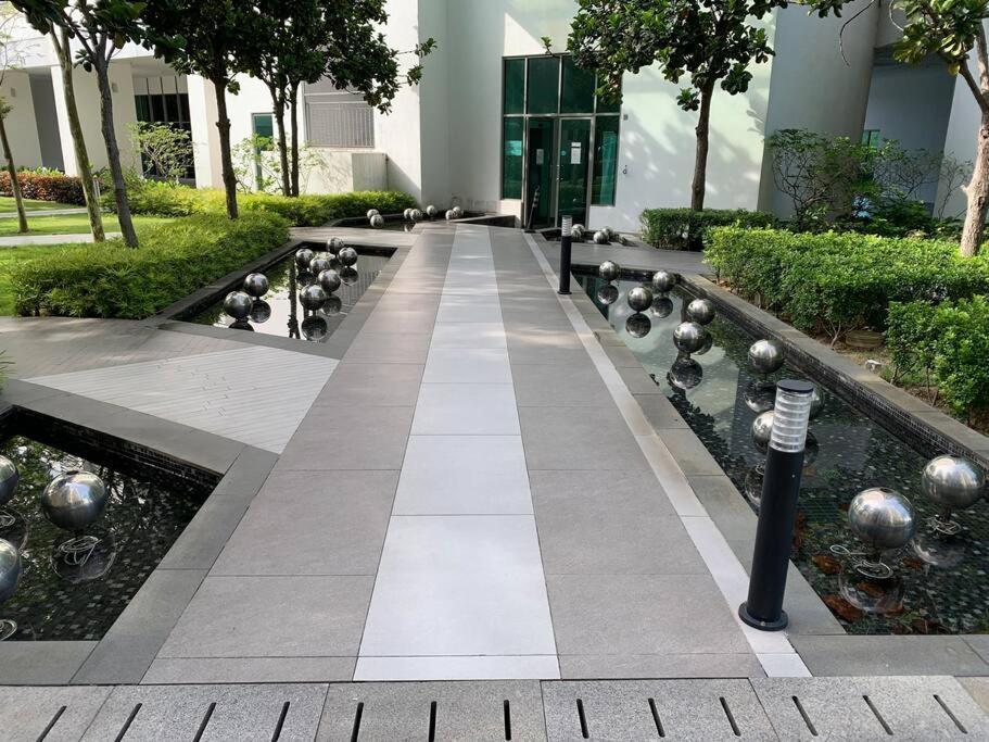 Stylish Romantic Couples Getaway - Netflix&Relax 7 Cyberjaya Luaran gambar
