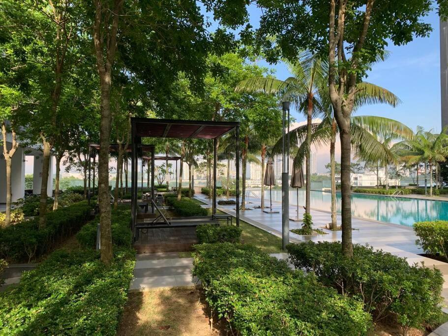 Stylish Romantic Couples Getaway - Netflix&Relax 7 Cyberjaya Luaran gambar
